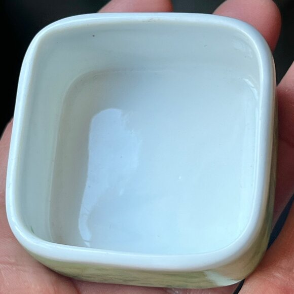 Oscar De La Renta Parfums Green Rose Pattern Ceramic Trinket Box - Picture 3 of 9